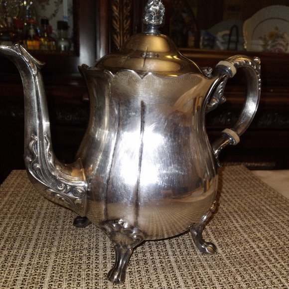 HANDMADE VINTAGE SILVER COFFEE POT MADE IN CANADA - Picture 5 of 6